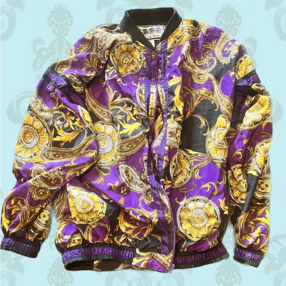🌹VINTAGE🌹GOLD CHAIN MEDALLION PRINT VIOLET-COLORED WINDBREAKER SIZE M